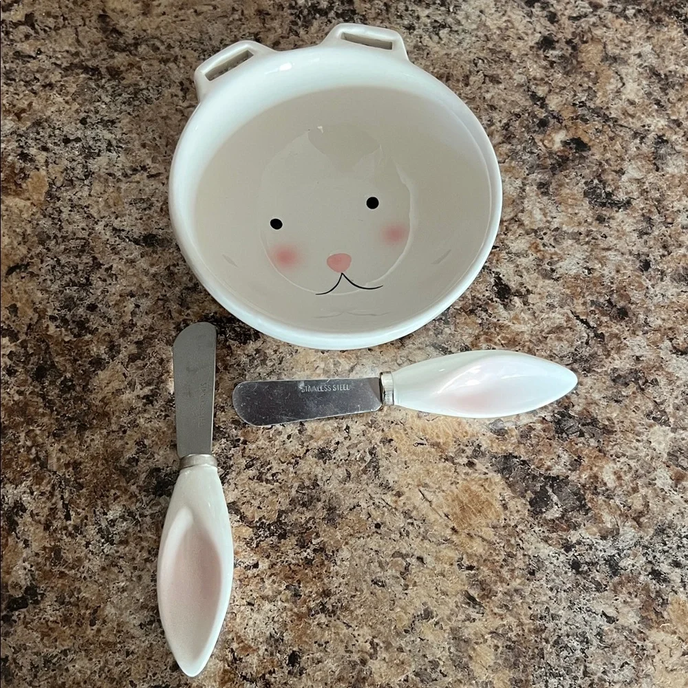 Baxter Bunny Ceramic Bowl & 2 Stainless steel Knives Spreader 3 Piece Set